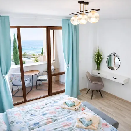 Four Seasons - Two Bedrooms - Free Parking - Complex Carpe Diem *