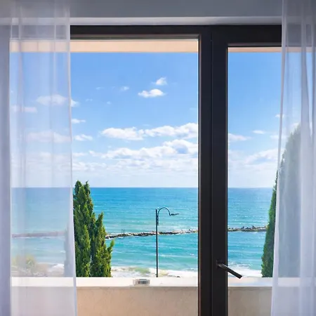 Apartment Two Bedrooms Four Seasons - Free Parking - Complex Carpe Diem