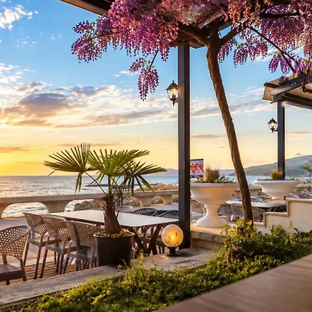 Two Bedrooms Four Seasons - Free Parking - Complex Carpe Diem * Baltjik