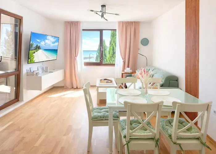 Four Seasons - Two Bedrooms - Free Parking - Complex Carpe Diem דירה *